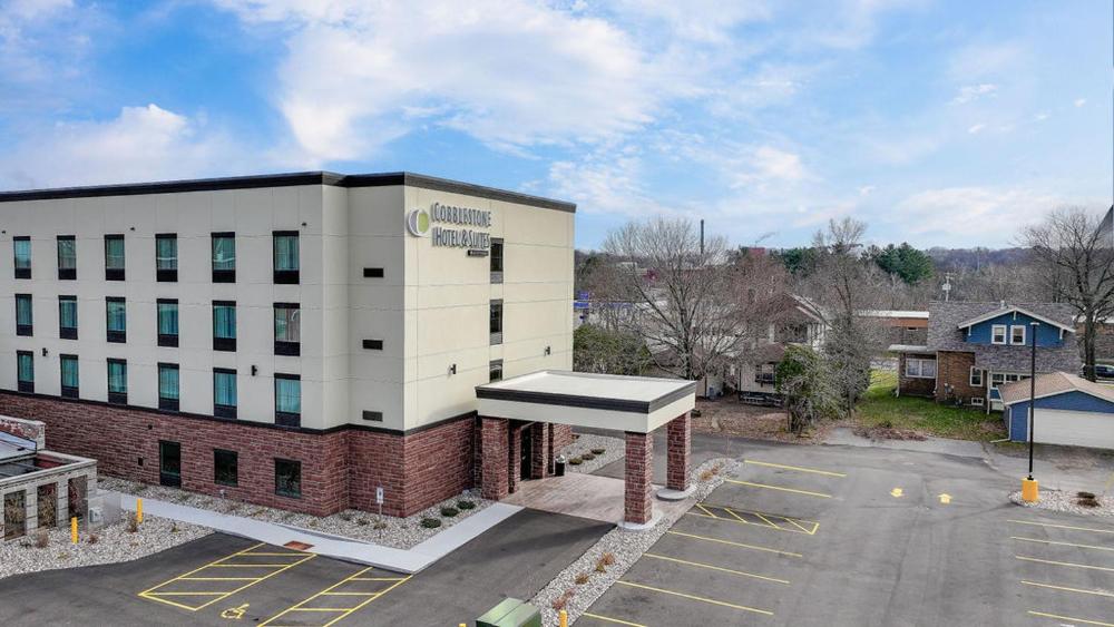 Cobblestone Hotel & Suites - Mosinee